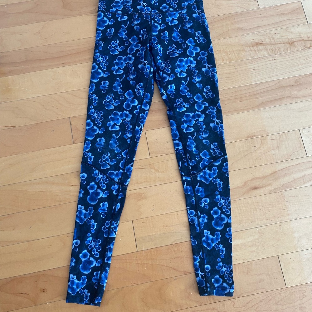 Manduka Blue Floral Yoga Leggings